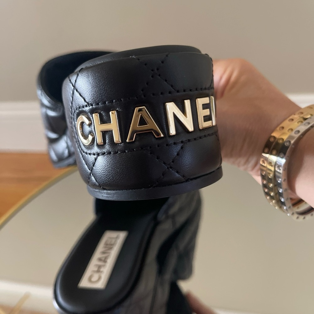 Chanel 23C quilted leather interlocking CC slides size 40